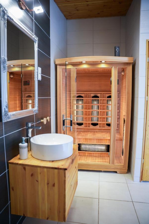 Varkert Deluxe Apartmanhaz Мішкольц Екстер'єр фото