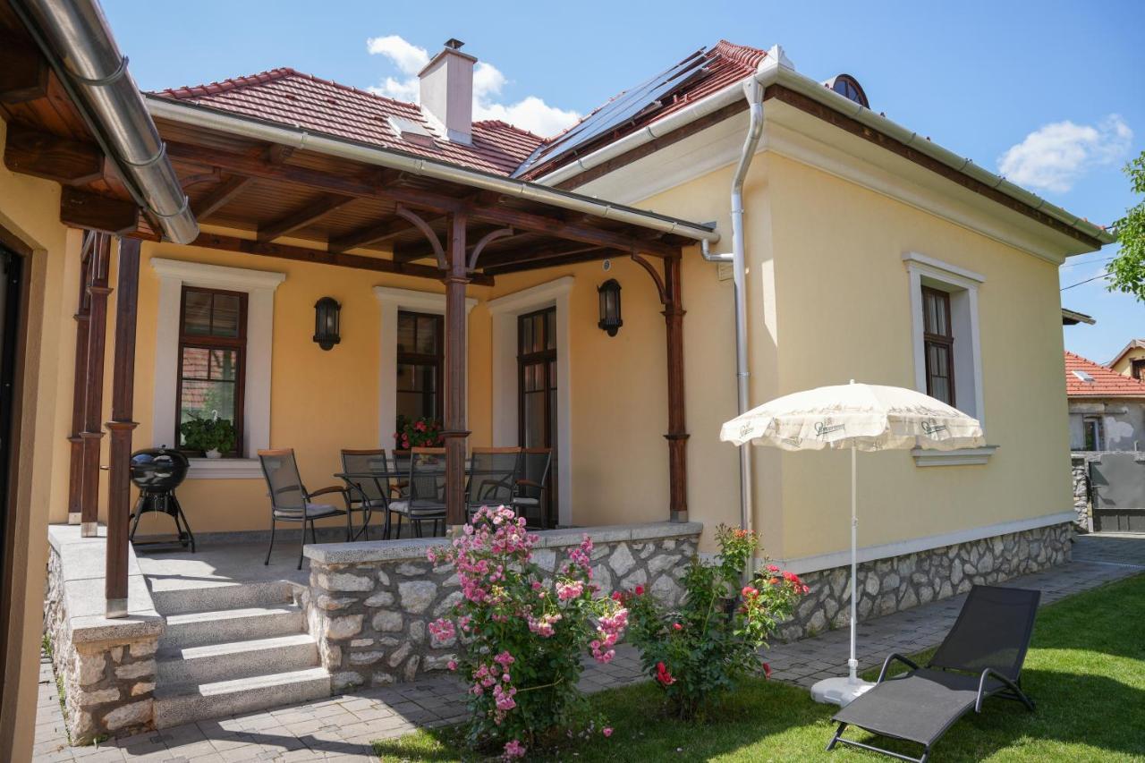 Varkert Deluxe Apartmanhaz Мішкольц Екстер'єр фото
