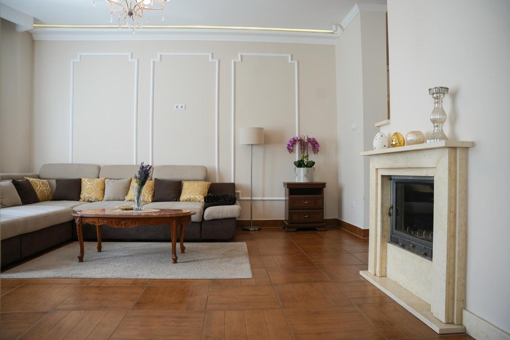 Varkert Deluxe Apartmanhaz Мішкольц Екстер'єр фото