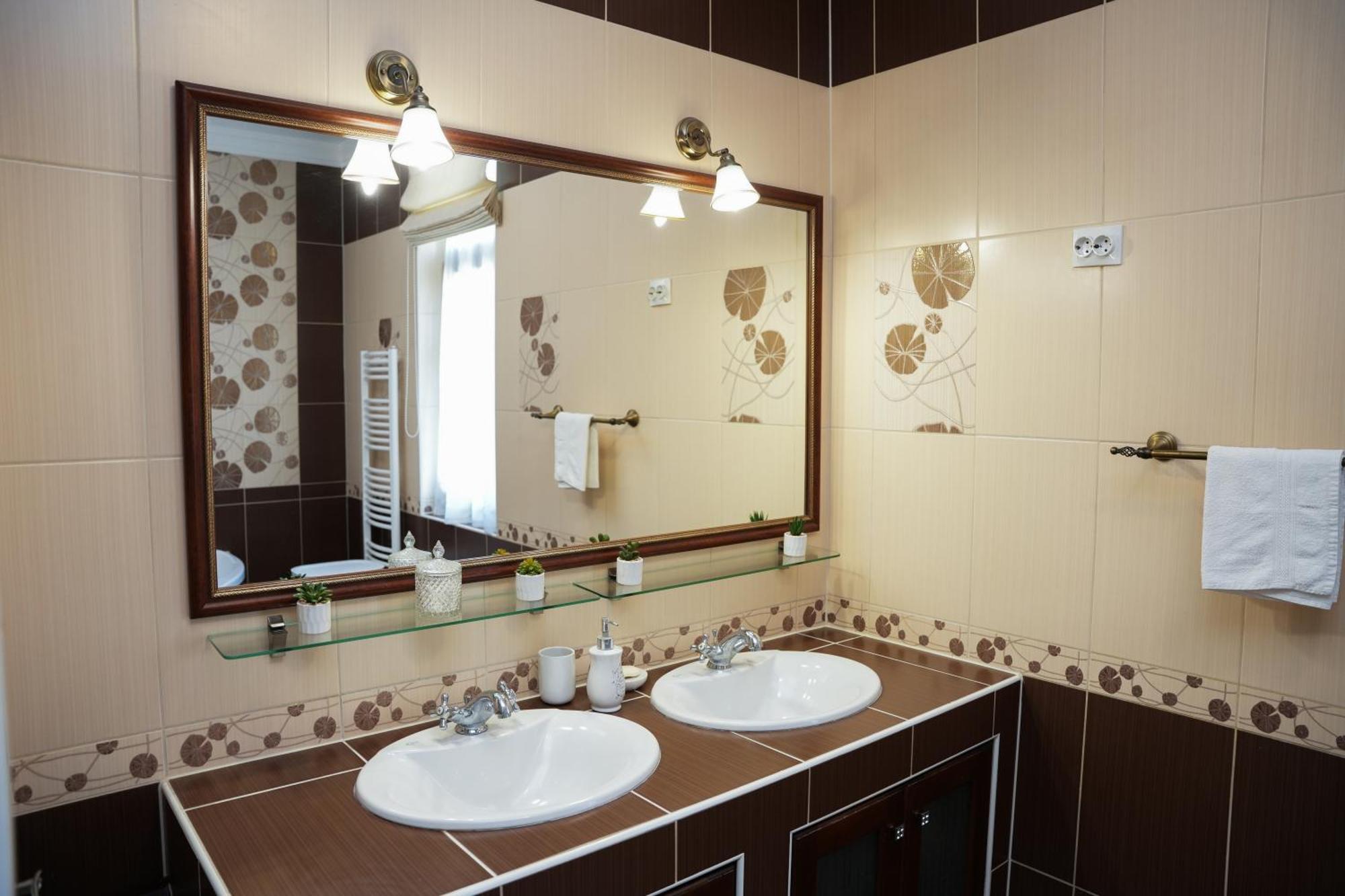 Varkert Deluxe Apartmanhaz Мішкольц Екстер'єр фото