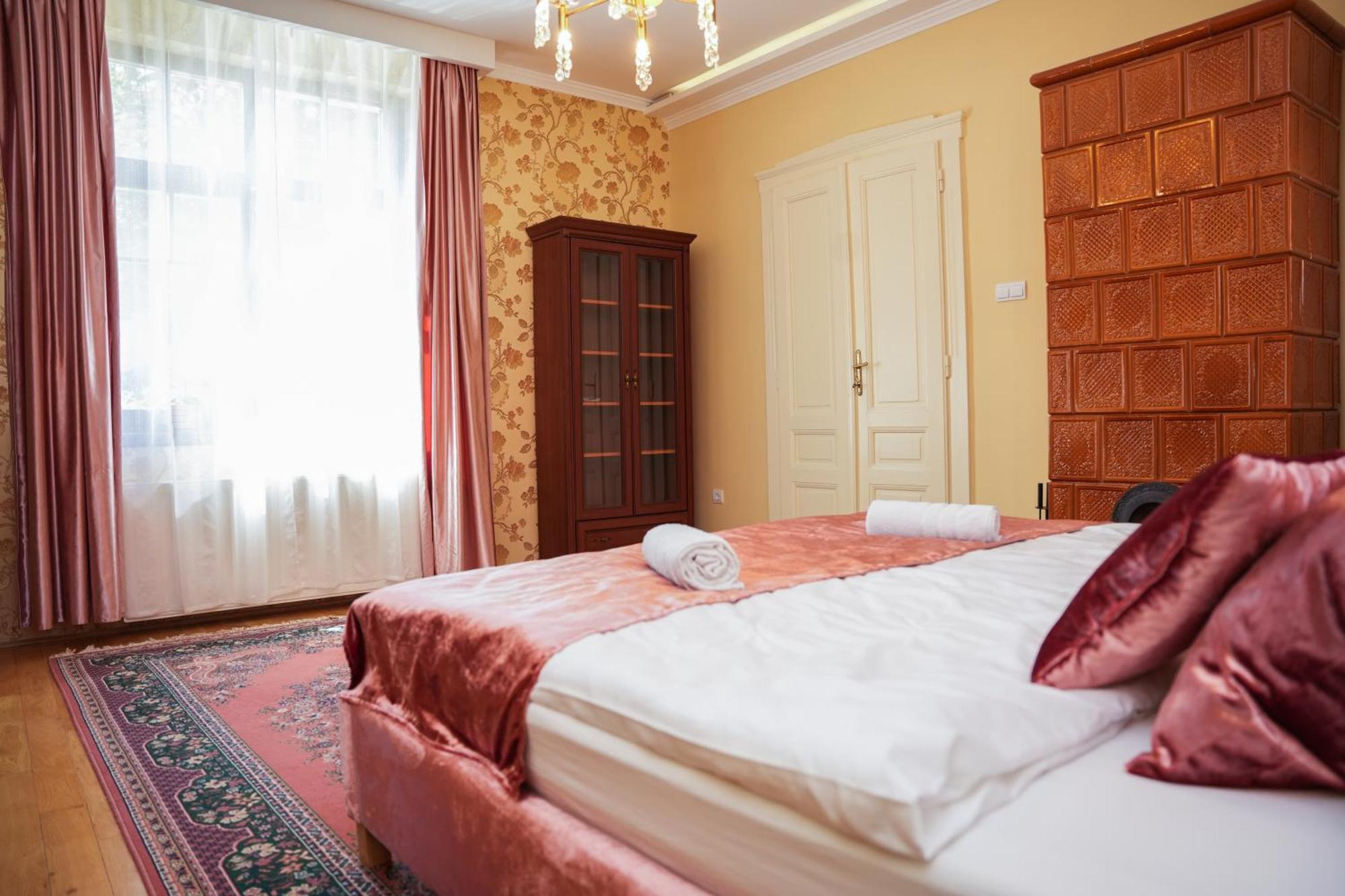 Varkert Deluxe Apartmanhaz Мішкольц Екстер'єр фото