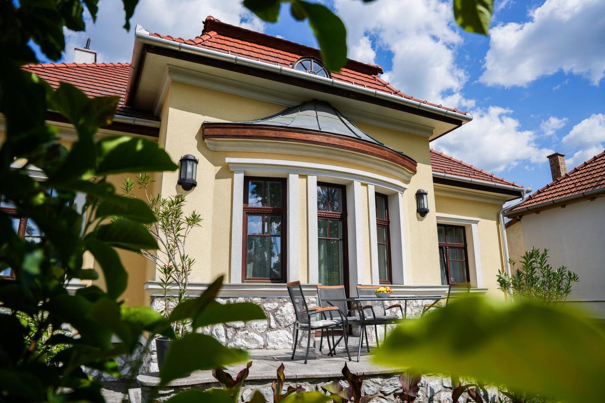 Varkert Deluxe Apartmanhaz Мішкольц Екстер'єр фото