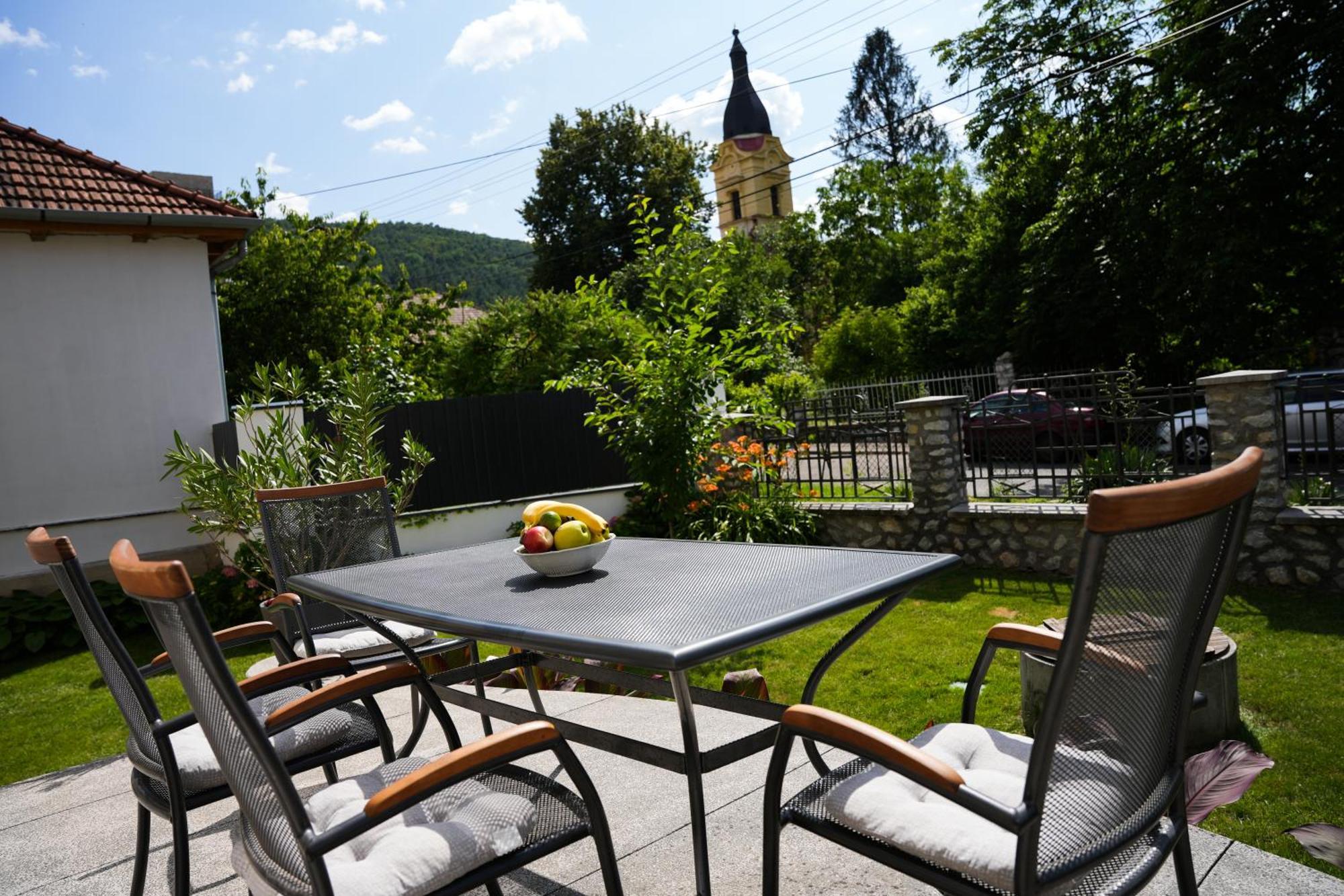 Varkert Deluxe Apartmanhaz Мішкольц Екстер'єр фото